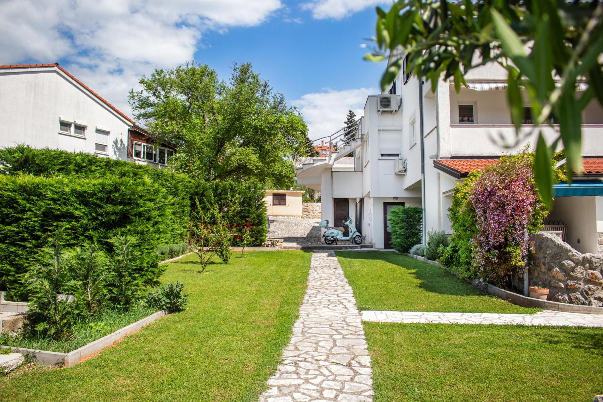 Seaside Apartments Petar Krk Town Eksteriør billede